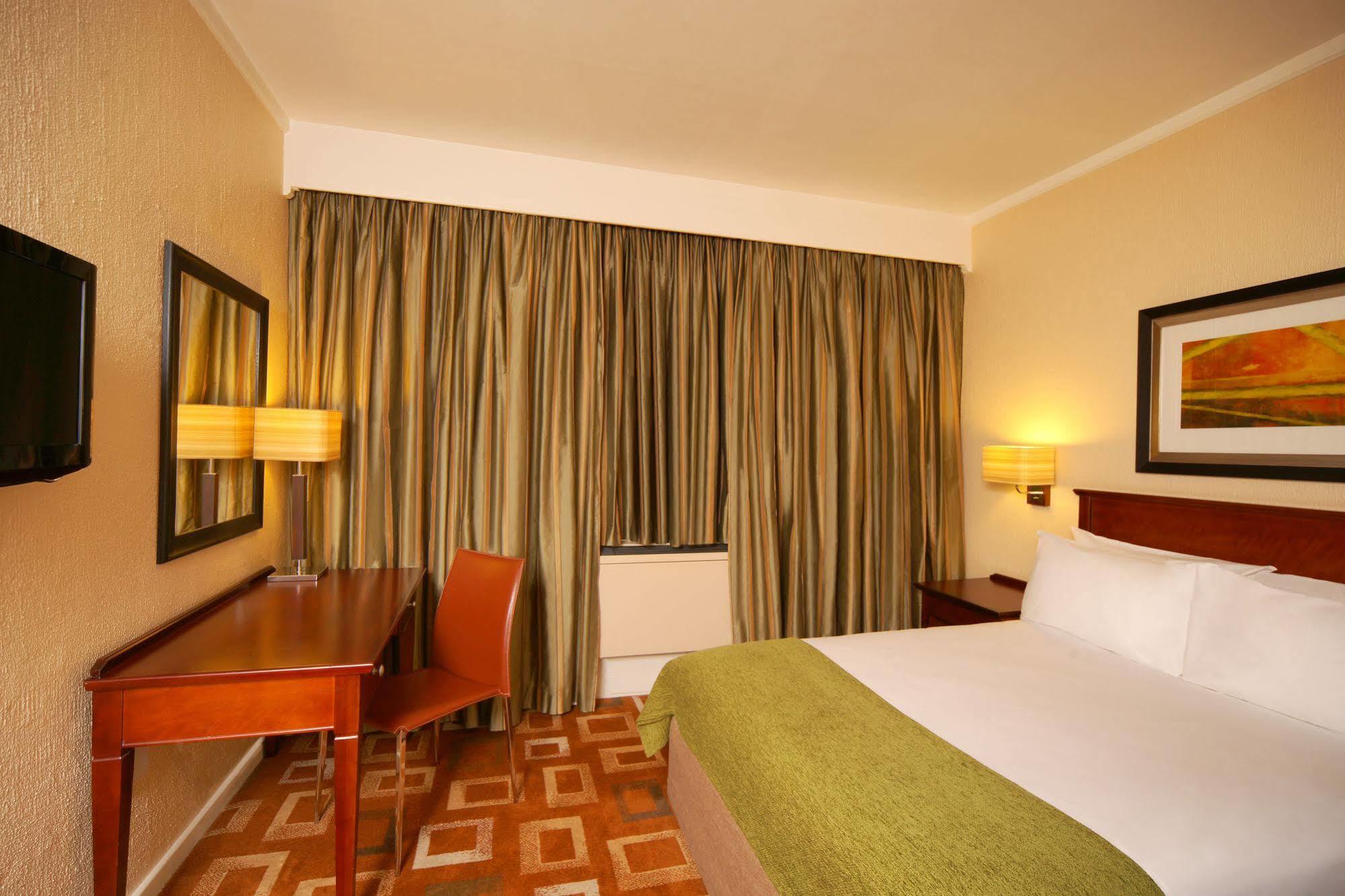 Garden Court Or Tambo International Airport Hotel